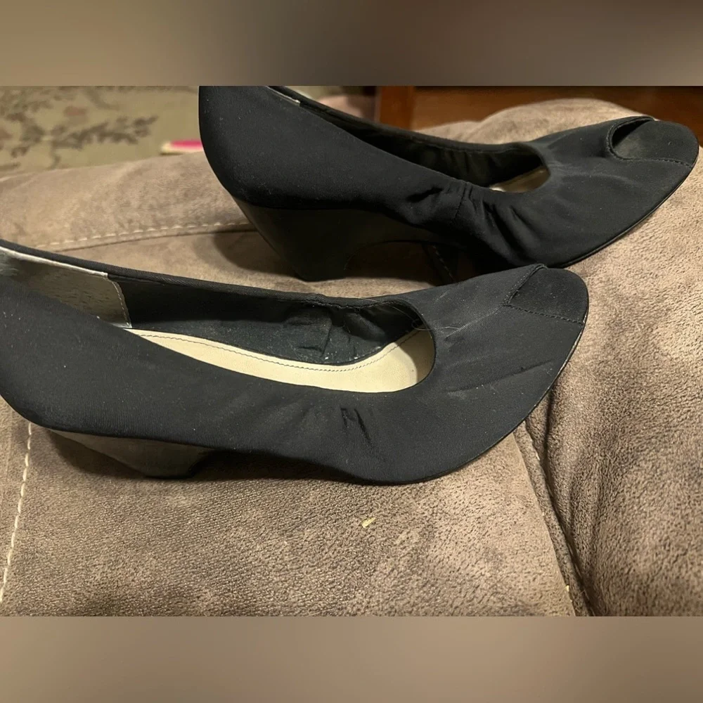 Bandolino open toed dressy shoes - Picture 3 of 4